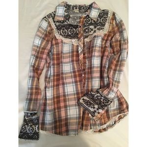 Gimmicks flannel with Aztec print top
